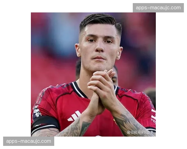 曼联新援谢什科意识获好评 抢球传球能力受教练称赞